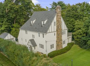 23 Lyons Pl, Larchmont, NY 10538