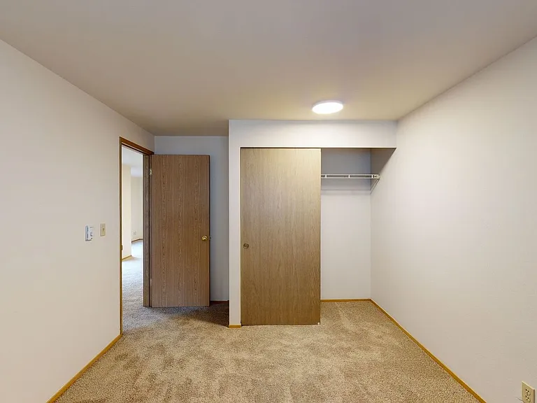 Shannon 2 Apartments — Photo 22