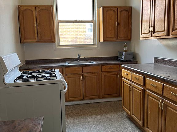 2nd image of 36-40 Crescent St #3