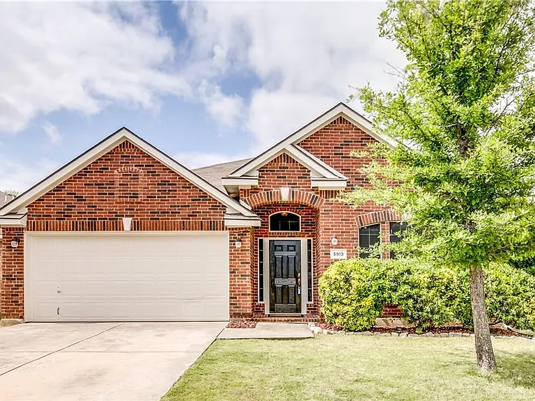 5913 Dustin Trl — Photo 1