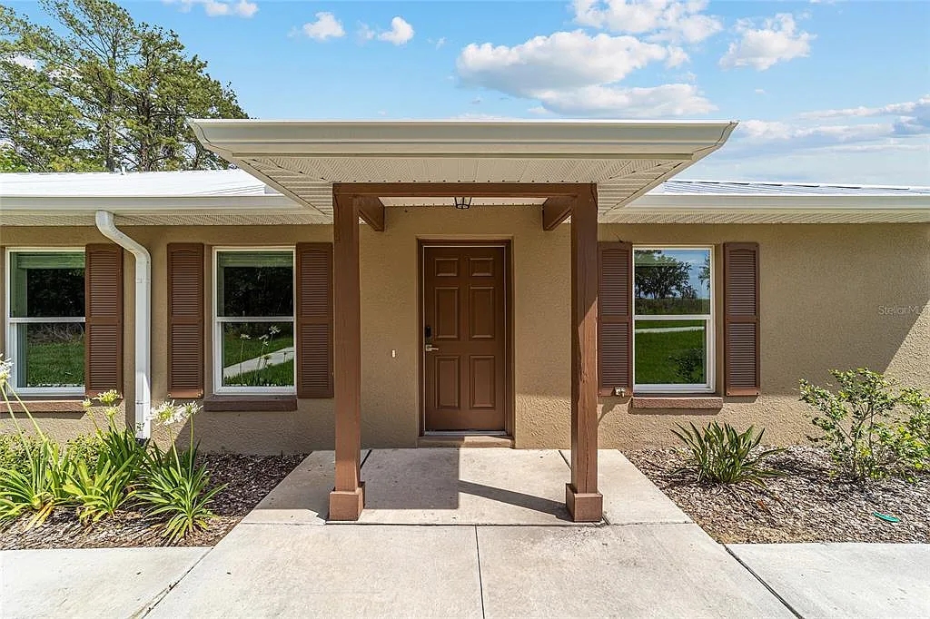 Building Photo - 4400 NW 74th Ter