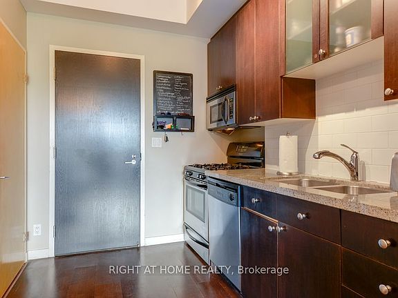 4th image of 1 Shaw St #323