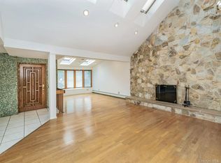 24 Downing Ave, Sea Cliff, NY 11579