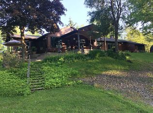 10648 Applewood Rd, North Collins, NY 14111