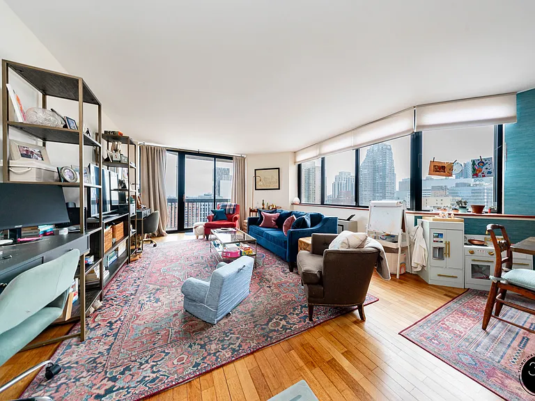 330 E 75th St #21B — Photo 1