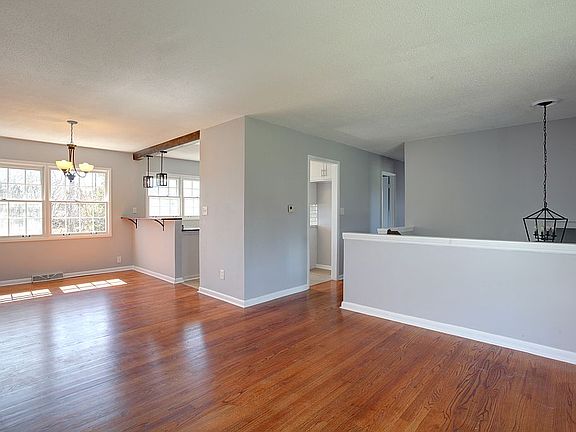 4th image of 216 Cumberland Dr SE