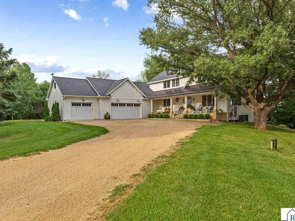 51981 Coventry Ln, North Mankato, MN 56003