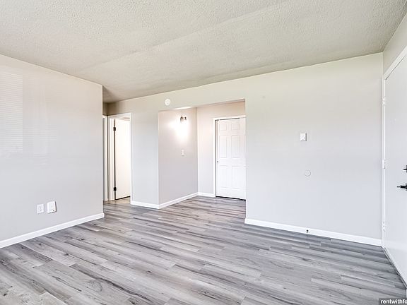 5th image of 1000 Lucerne Dr #2B