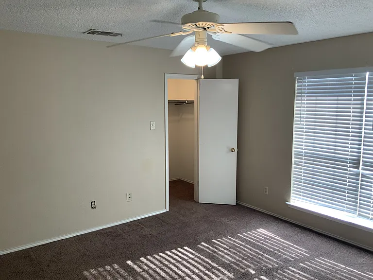 705 Little Fox Ln — Photo 42
