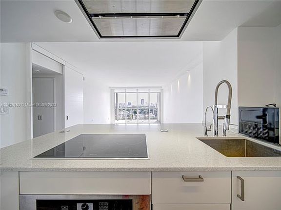 4th image of 1900 Sunset Harbour Dr #1505