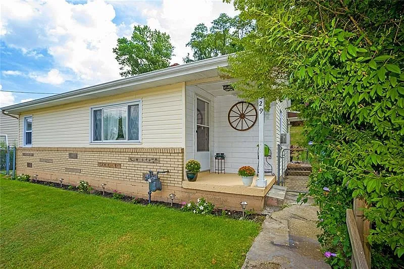 329 Foster Rd photo 1