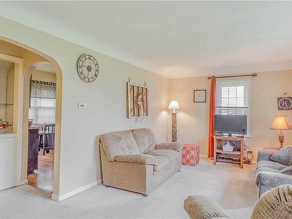 2nd image of 915 Amsden Blvd