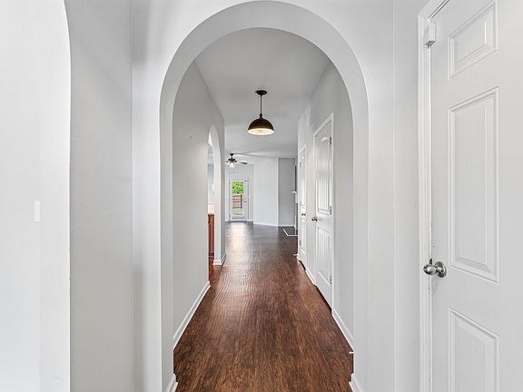 2nd image of 338 Glen Cross Way