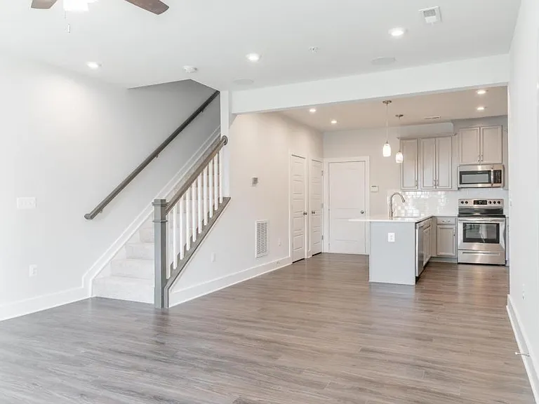 2618 Lassen Walk #A — Photo 9