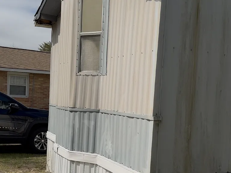 423 Love St — Photo 2
