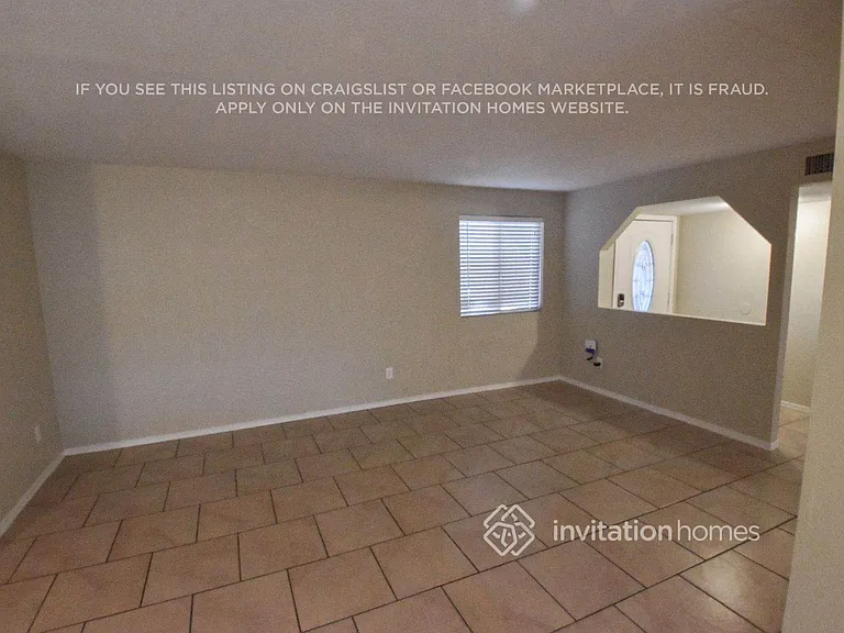 7619 W Devonshire Ave — Photo 2