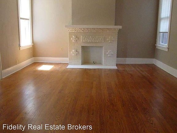 4th image of 2117 N Shartel Ave #8491888