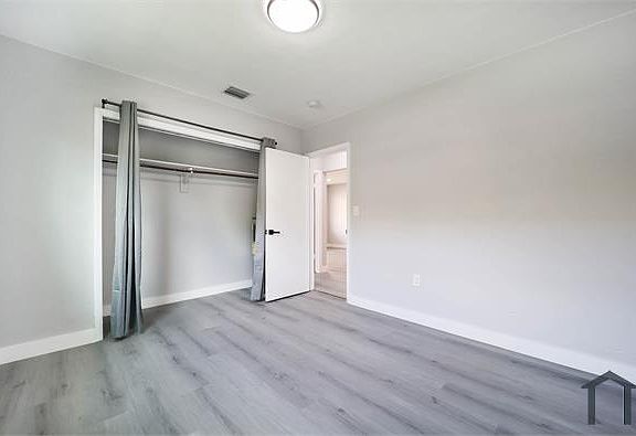 5th image of 1057 NW 30th St Unit 2