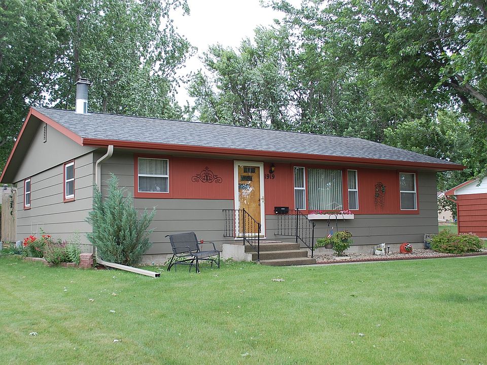 1st image of 1919 Dorathea Blvd