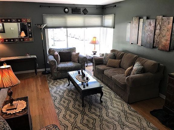 4th image of 560 N Ardmore Ave