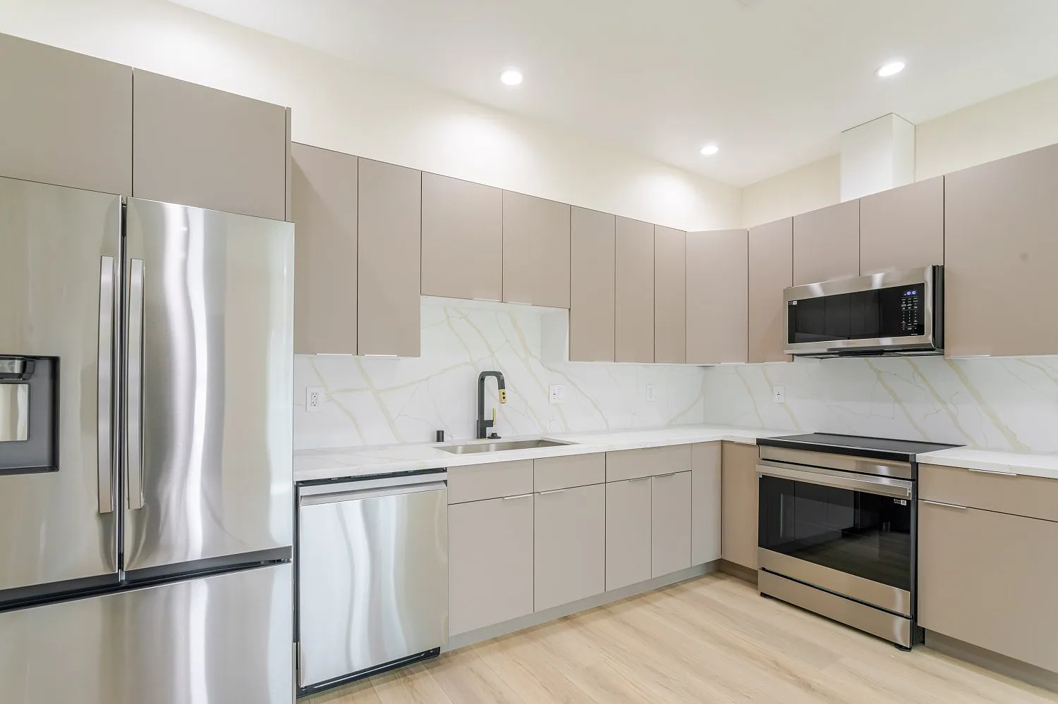 2 bed, 1100 sqft, $2,900 — Photo 4