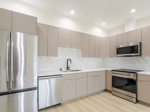 4th image of 11120 1/2 Emelita St