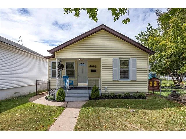 3924 Walsh St photo 1