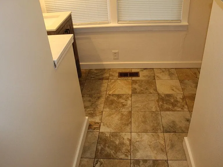 203 S Clark St — Photo 26