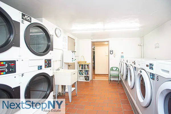 Rented by NextStopNY | media 22