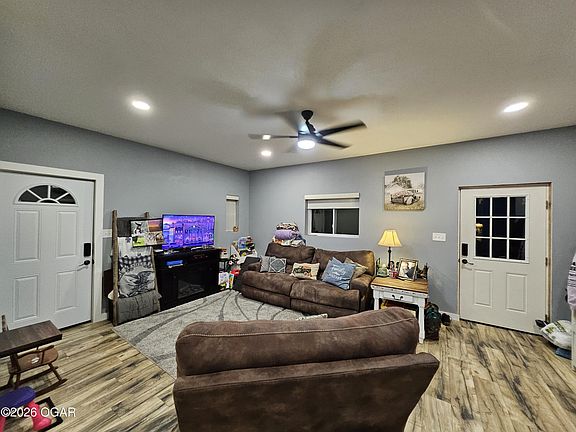 4th image of 18127 Highway H