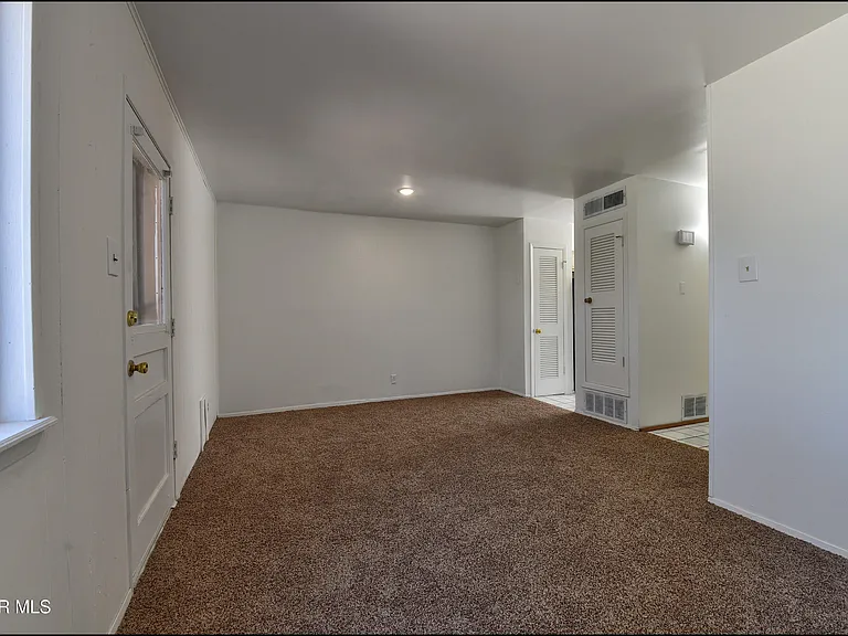 10605 Kinross Ave #B — Photo 7