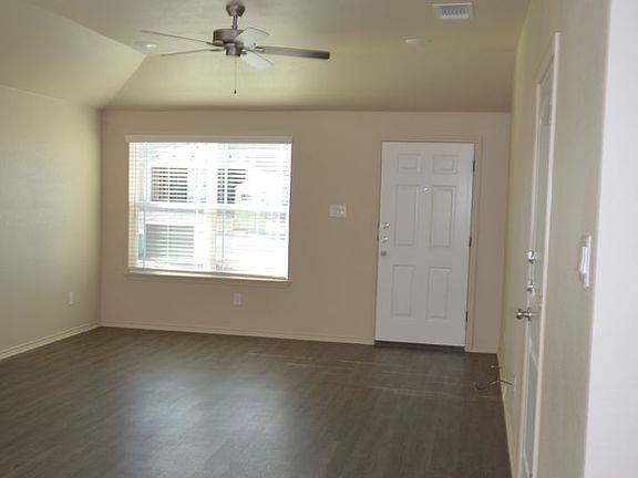 4th image of 1713 Clovis Dr #B