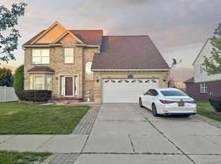 31170 Cedar Ridge Ln, Madison Heights, MI 48071