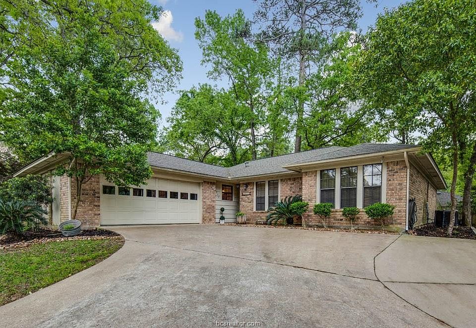 1st image of 1943 Foxbriar Dr