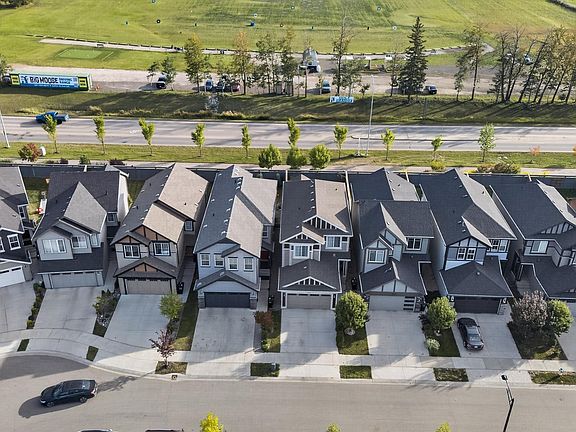 4th image of 2835 Duke Cres SW