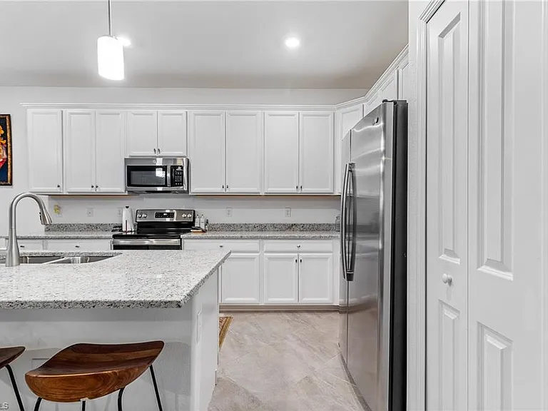 2516 Kona Way — Photo 7