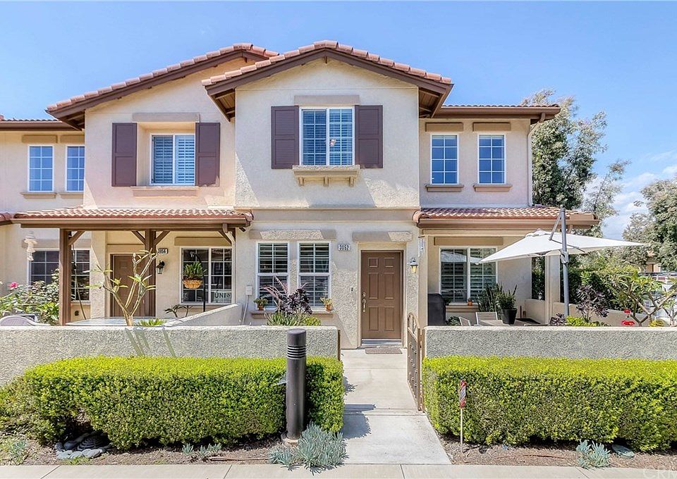 1st image of 3052 N Torrey Pine Ln