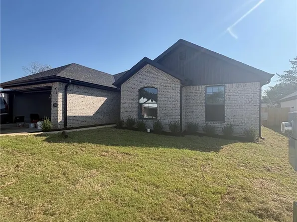 2905 S 2nd St, Rogers, AR 72758