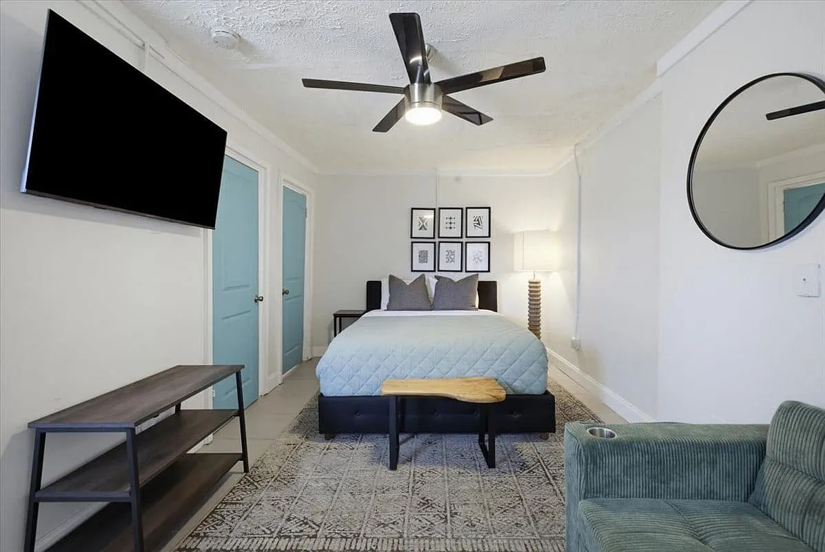 Studio, 1.0 bath, 500 sqft, $1,350 — Photo 2
