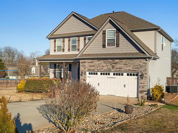 2nd image of 2630 N Lee Cir