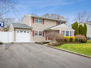 26 Buick Dr, Selden, NY 11784
