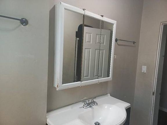 5th image of 743 Harris Ave