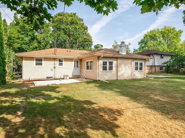 W174N9419 Joper Rd — Photo 2