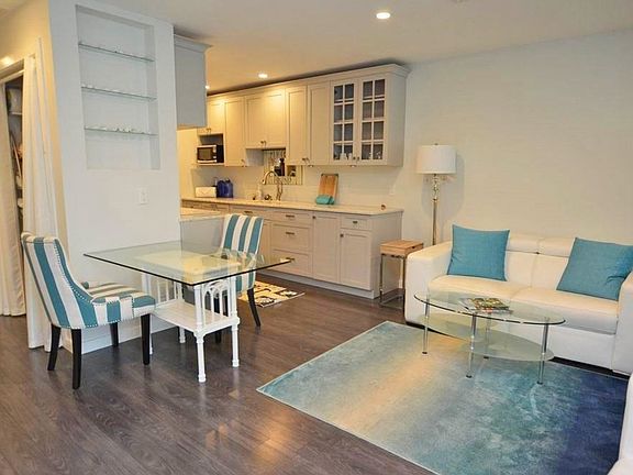 3rd image of 1065 Gulf Shore Blvd N APT 215