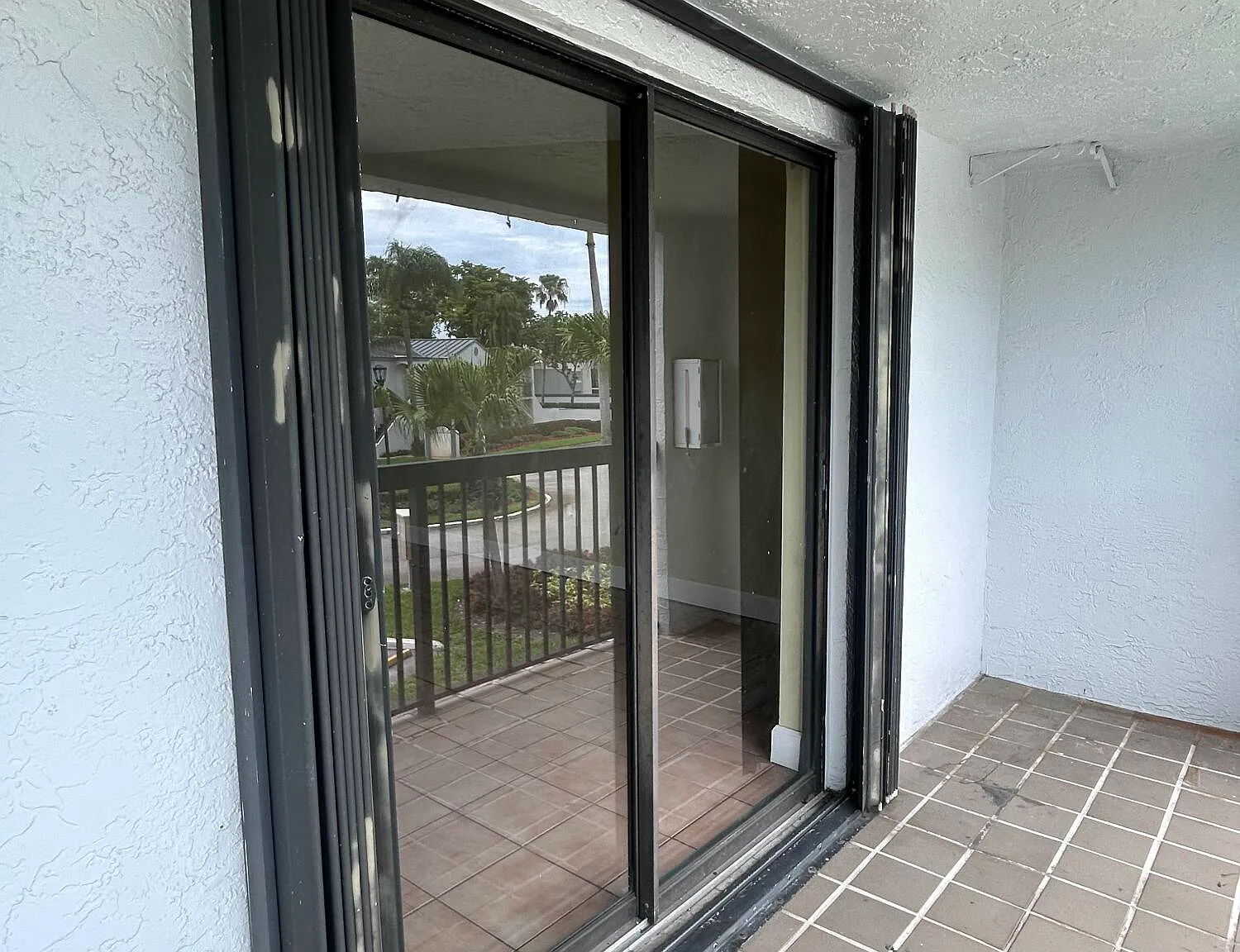 3 bed, 2.0 bath, 1100 sqft, $2,500 — Photo 3