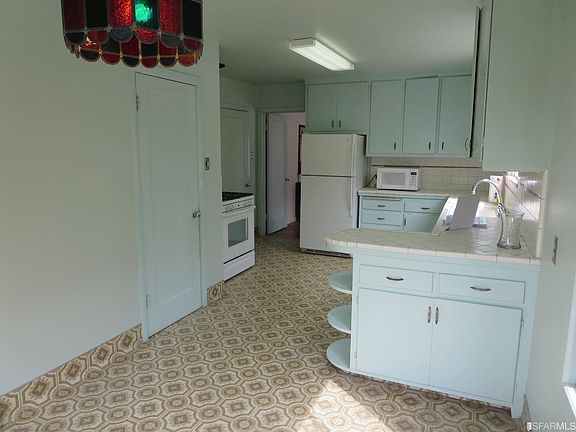 4th image of 1580 Edgeworth Ave
