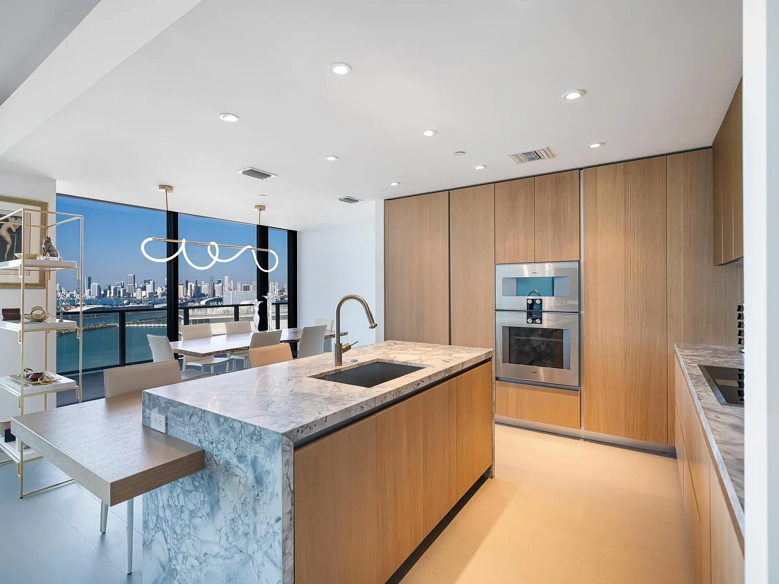 3 bed, 3.5 bath, 2930 sqft, $40,000 — Photo 4