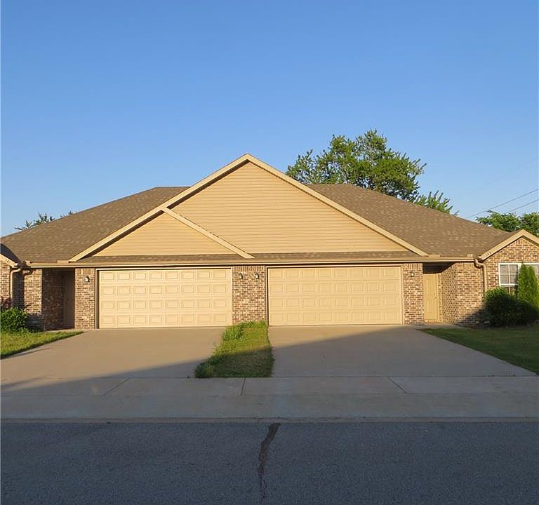1st image of 141 Fox Glove Ln