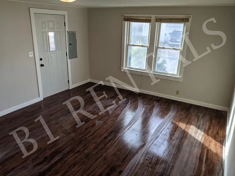 311 S Obrien St — Photo 2