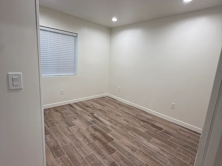 6458 N Creighton Cir — Photo 9